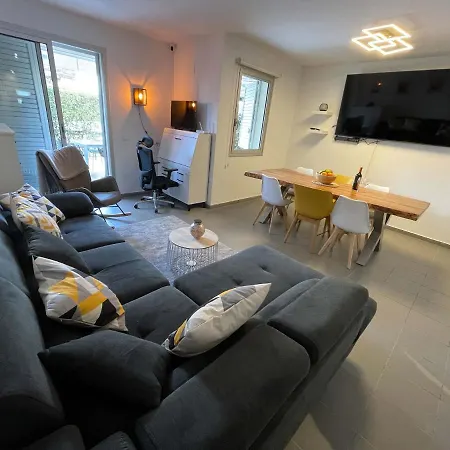 Casa-mont-roig, New Renovated, 5 Minutes To Appartement